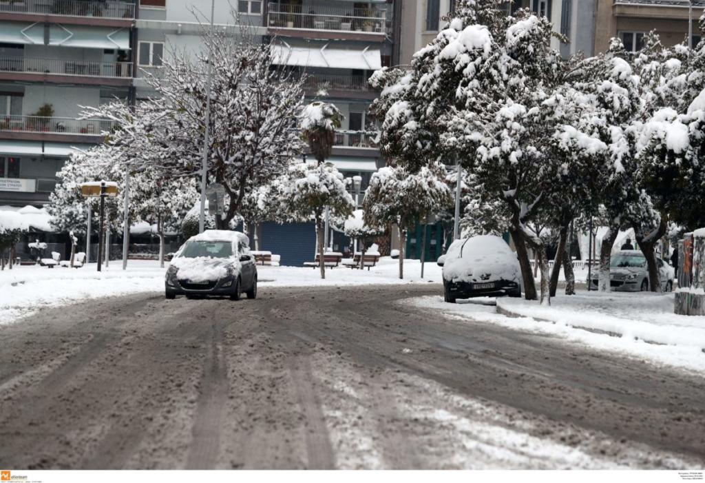 Θεσσαλονίκη: Περιπέτεια στον χιονιά για πατέρα και γιο – Οι στιγμές που θα θυμούνται για πάντα!