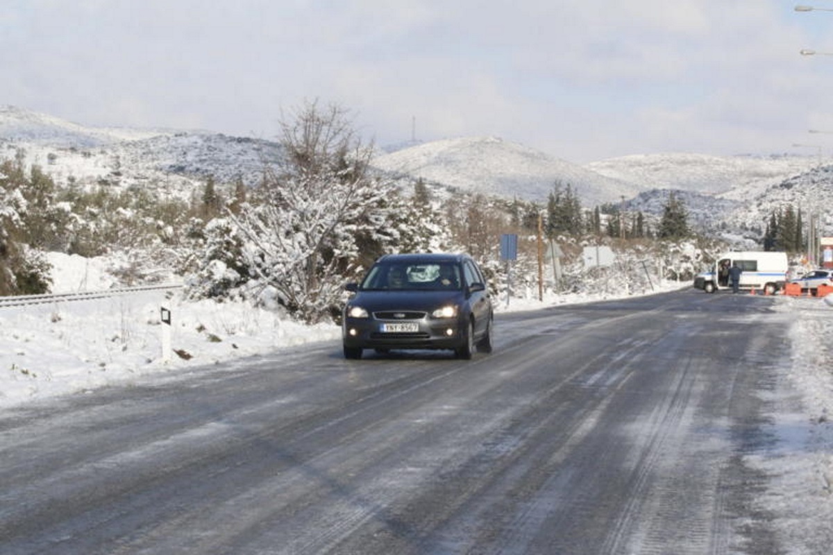 Μπλόκο στην κυκλοφορία φορτηγών στην Αθηνών – Λαμίας λόγω χιονόπτωσης!