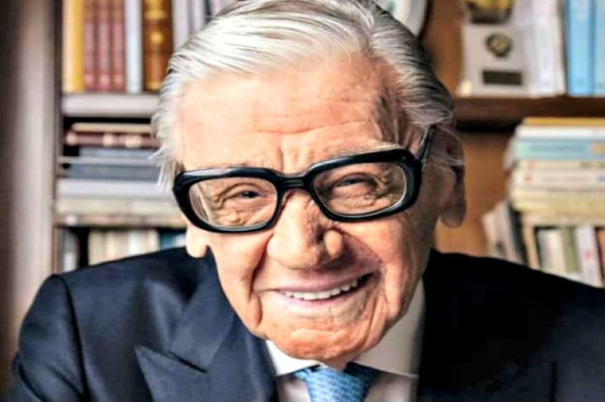 «Ο Ζάχος Χατζηφωτίου είχε γράψει ότι είμαι πολύ ωραία γυναίκα και εγώ του είπα ότι σπουδάζω στην Νομική»
