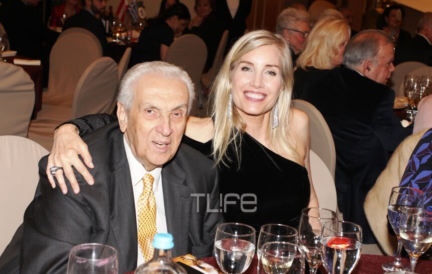 Δημήτρης Κοντομηνάς: Κοσμική έξοδος με την γοητευτική σύντροφό του, Laurie Holcombe! [pics]