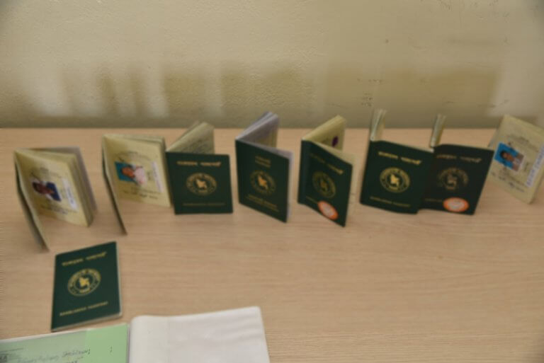 Εξαρθρώθηκε σπείρα που διακινούσε πλαστά διαβατήρια και ταυτότητες