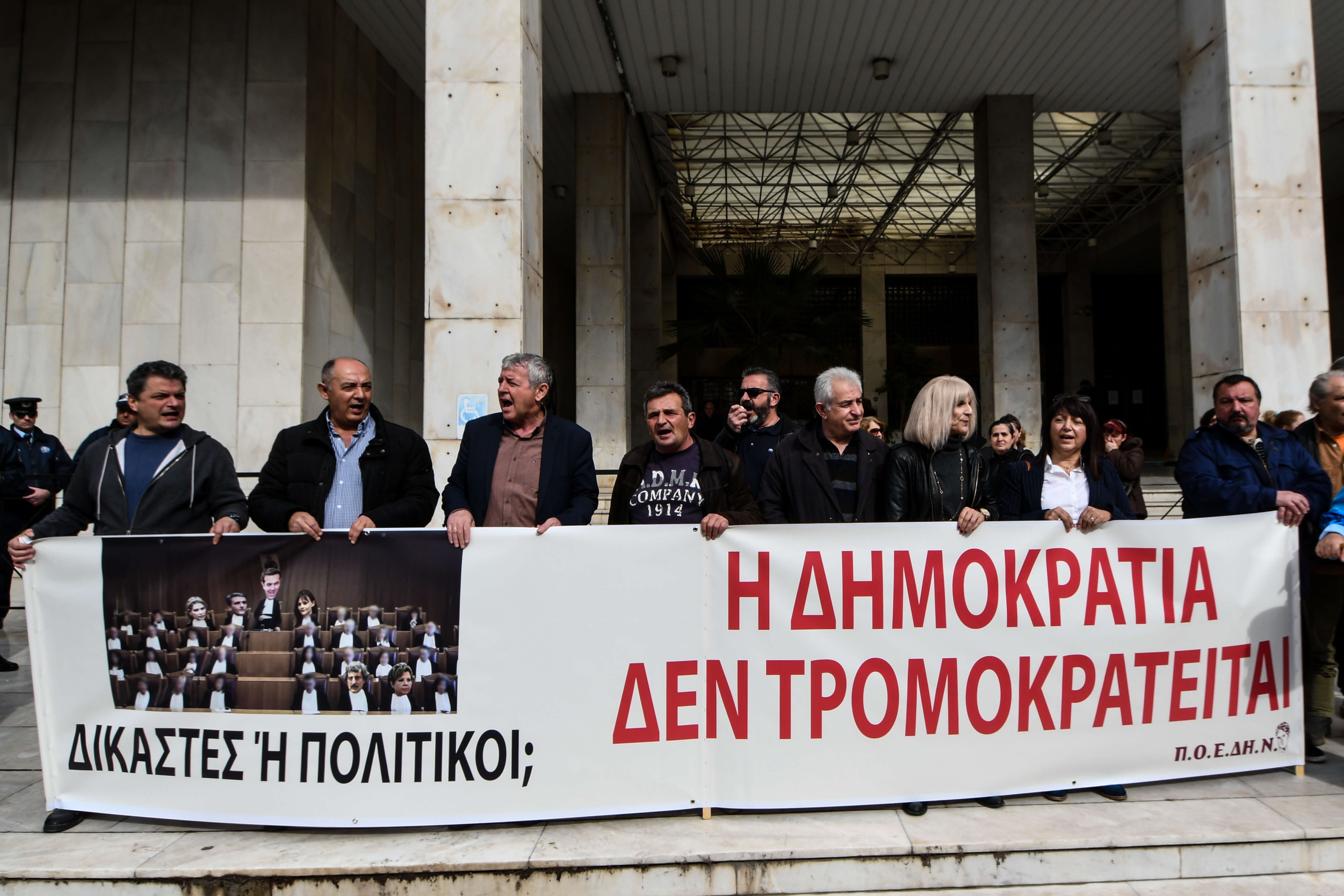 Συγκέντρωση της ΠΟΕΔΗΝ έξω από το κτήριο της ΓΑΔΑ [pics]