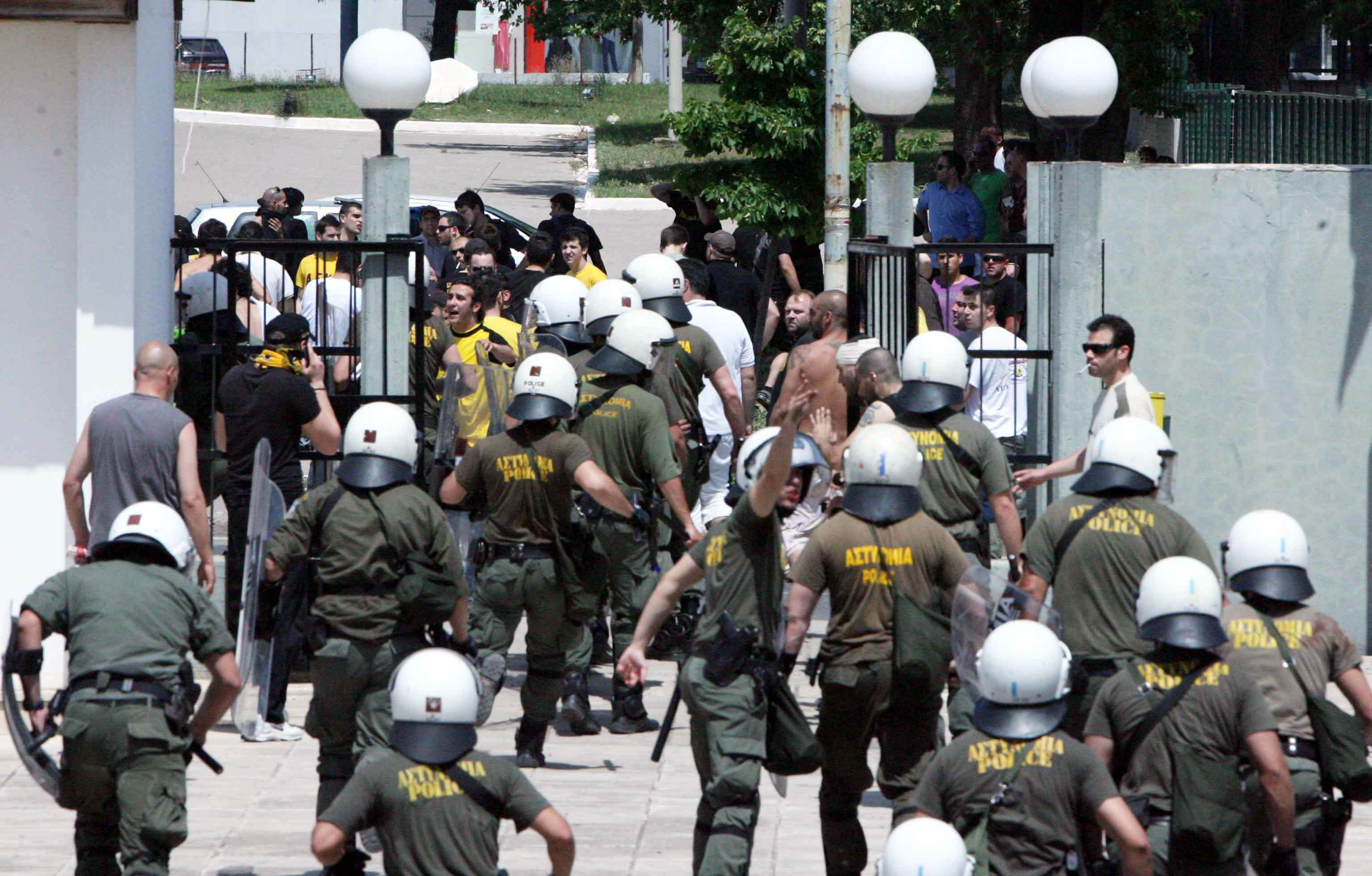 Η αστυνομία σταμάτησε επίθεση οπαδών της ΑΕΚ σε σύνδεσμο του ΠΑΟΚ!