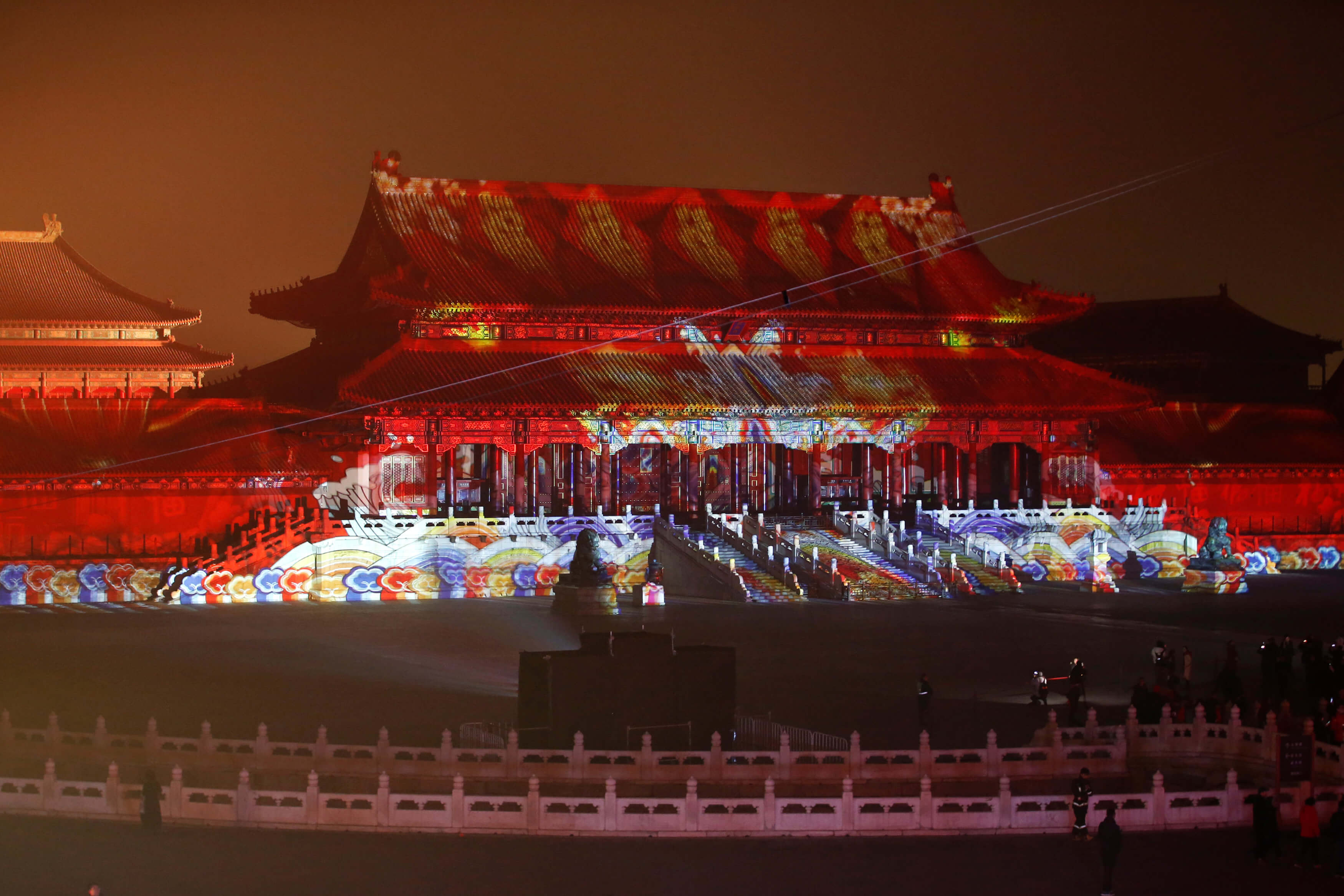 Η Απαγορευμένη Πόλη του Πεκίνου γιορτάζει και φωταγωγείται! [pics, video]