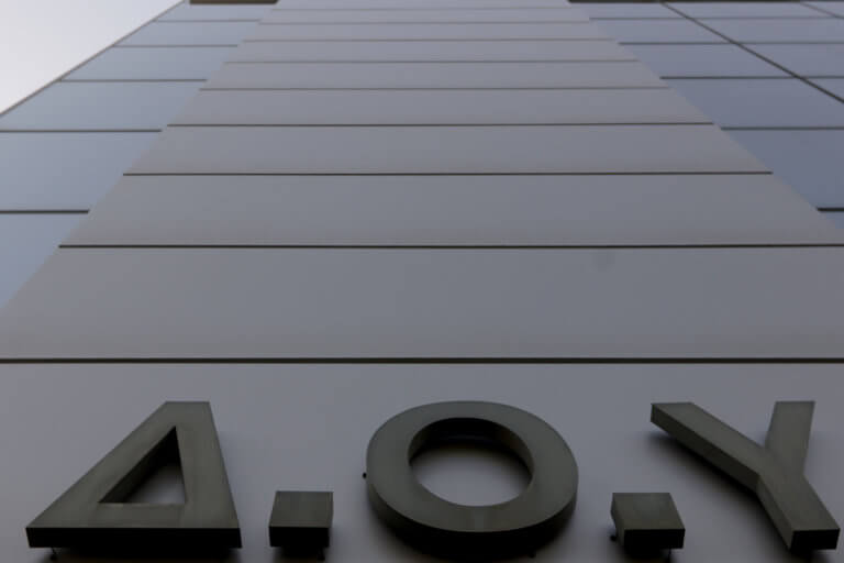 Χανιά: Άγριος καβγάς και απειλές στην εφορία – «Άμα σου ρίξω ένα παλαμίδι…» | Newsit.gr Χανιά: Άγριος καβγάς και απειλές στην εφορία – «Άμα σου ρίξω ένα παλαμίδι…» | Newsit.gr