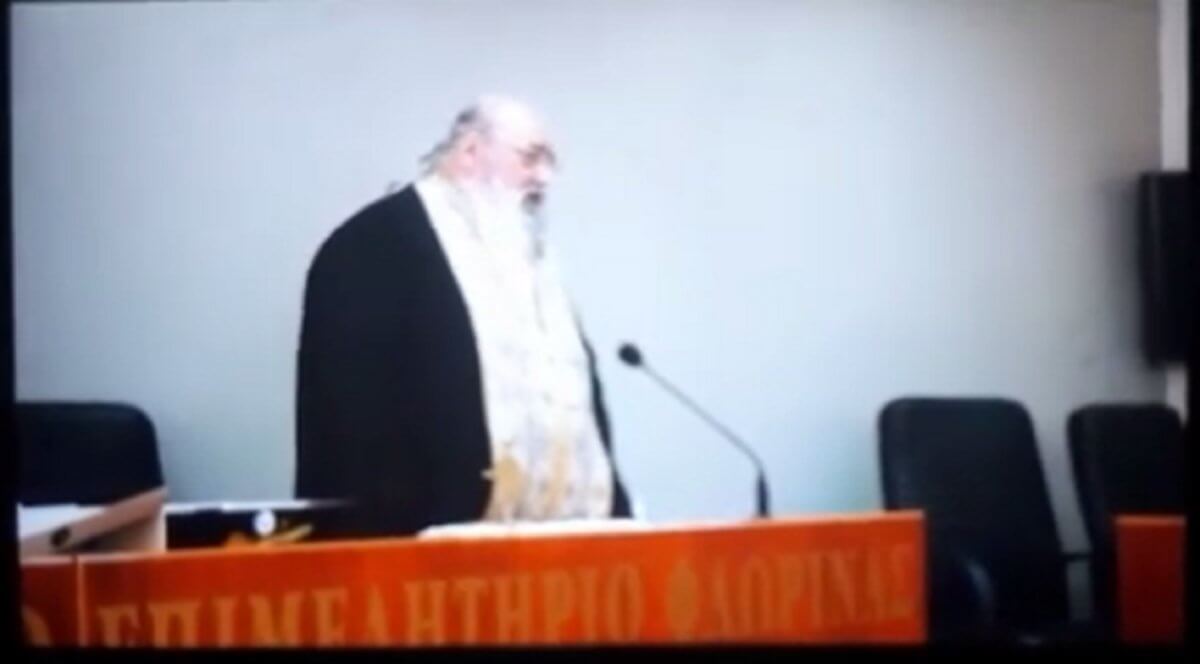 Ιερέας σε βουλευτή του ΣΥΡΙΖΑ: Προδώσατε την πατρίδα, σας προτρέπω σε δημόσια μετάνοια! video