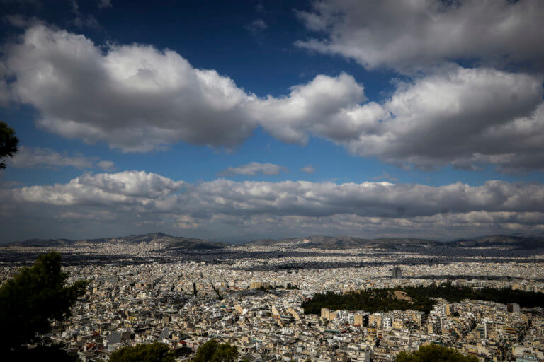 Καιρός: Μικρό… καλοκαιράκι με κρύο τη νύχτα και νωρίς το πρωί