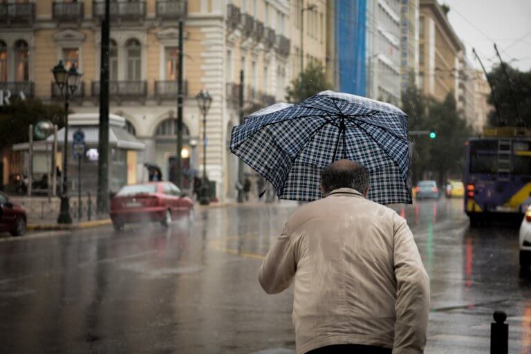 Καιρός: Ισχυρές καταιγίδες, λάσπη και χαλάζι – Οι περιοχές που θα επηρεαστούν