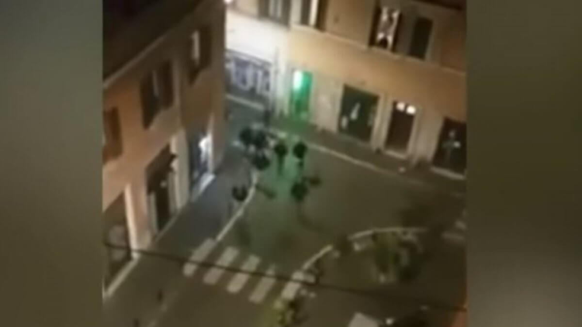 Λάτσιο – Σεβίλλη: Μαχαιρώματα οπαδών στη Ρώμη! video