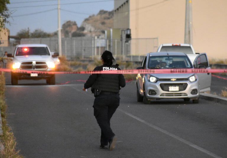 Απίστευτη φρικαλεότητα: Πέταξαν το κομμένο κεφάλι της στο δρόμο! [pics, video]