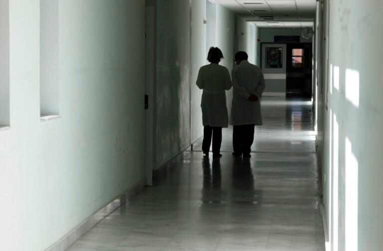 Θεσσαλονίκη: Παραδόθηκαν σε νοσοκομεία τα αναπηρικά αμαξίδια που αποκτήθηκαν με πλαστικά καπάκια! | Newsit.gr Θεσσαλονίκη: Παραδόθηκαν σε νοσοκομεία τα αναπηρικά αμαξίδια που αποκτήθηκαν με πλαστικά καπάκια! | Newsit.gr