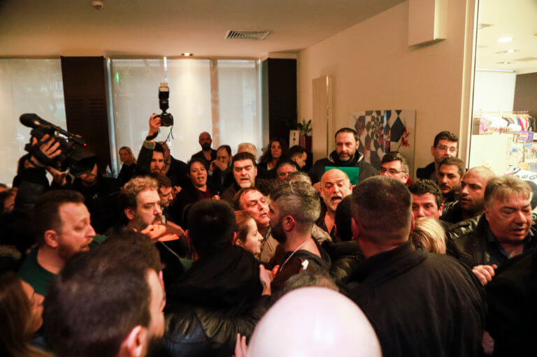Μήνυση κατέθεσε η ΟΙΥΕ – Για “μπράβους κουμπουροφόρους” κάνει λόγο η ΔΑΣ | Newsit.gr Μήνυση κατέθεσε η ΟΙΥΕ – Για “μπράβους κουμπουροφόρους” κάνει λόγο η ΔΑΣ | Newsit.gr