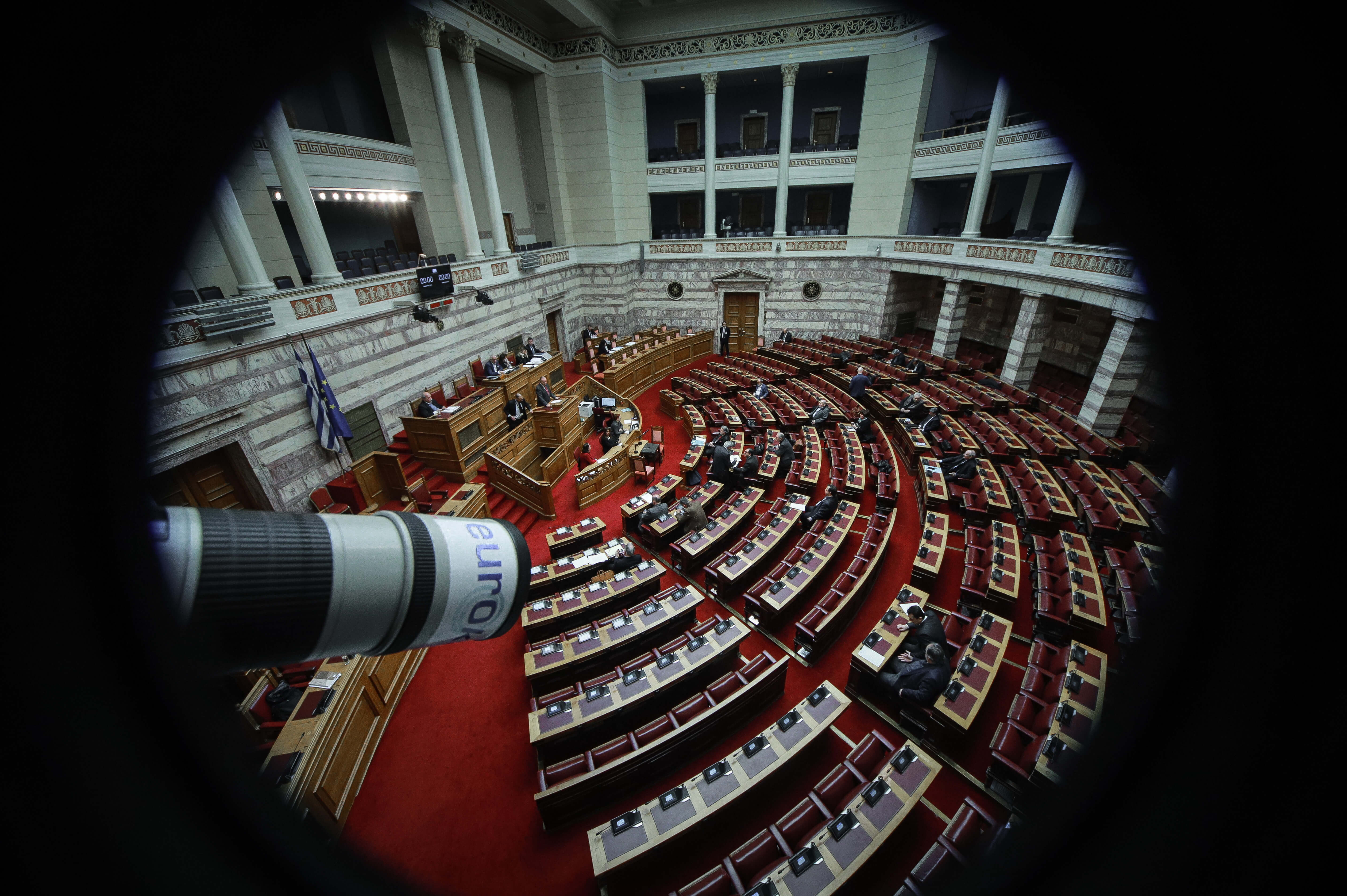 Συνταγματική Αναθεώρηση: Ανατροπή! Πέρασε τελικά το άρθρο 3 με 151 ψήφους