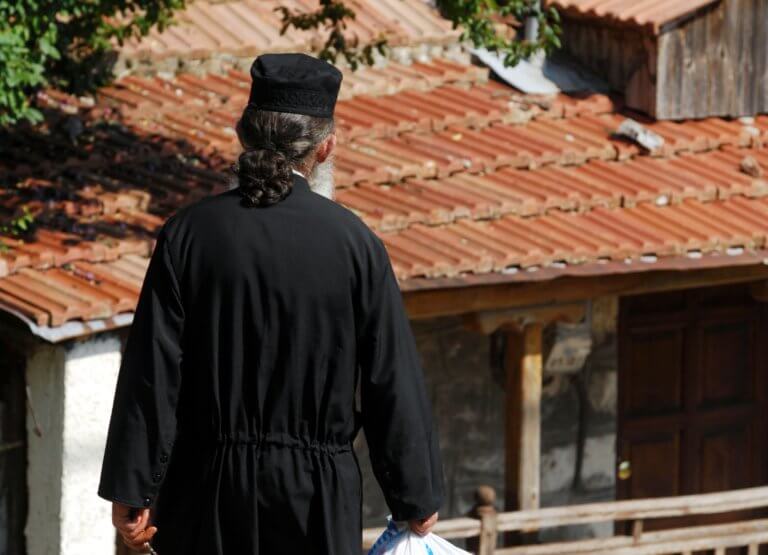 Λαμία: Ξανά στο εδώλιο ο παπάς που ασέλγησε σε νεαρό με βαριά νοητική στέρηση | Newsit.gr Λαμία: Ξανά στο εδώλιο ο παπάς που ασέλγησε σε νεαρό με βαριά νοητική στέρηση | Newsit.gr