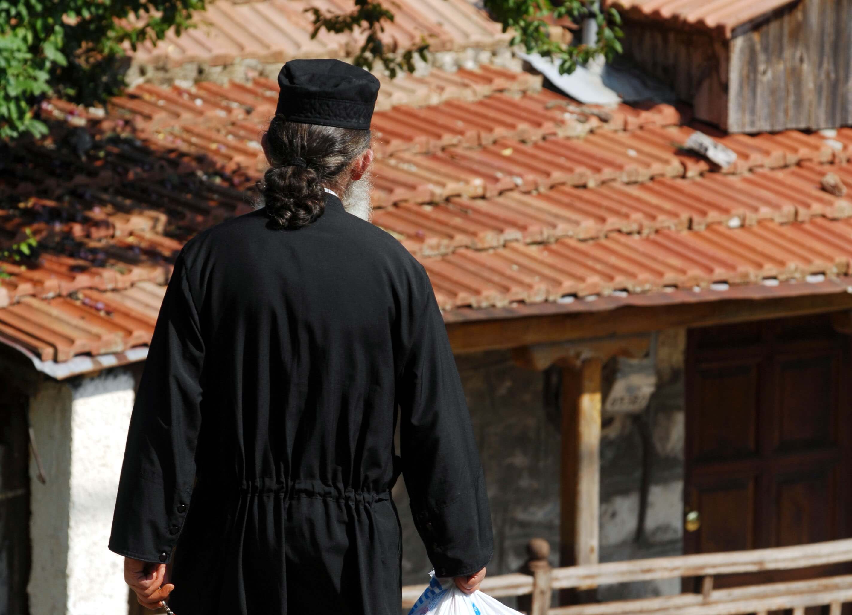 Λαμία: Ξανά στο εδώλιο ο παπάς που ασέλγησε σε νεαρό με βαριά νοητική στέρηση