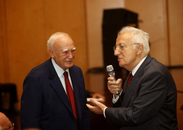 Τριπλή σύνταξη σε Σαρτζετάκη και Παπούλια – Παράθυρο για διπλή σύνταξη σε βουλευτές και δημάρχους! | Newsit.gr Τριπλή σύνταξη σε Σαρτζετάκη και Παπούλια – Παράθυρο για διπλή σύνταξη σε βουλευτές και δημάρχους! | Newsit.gr