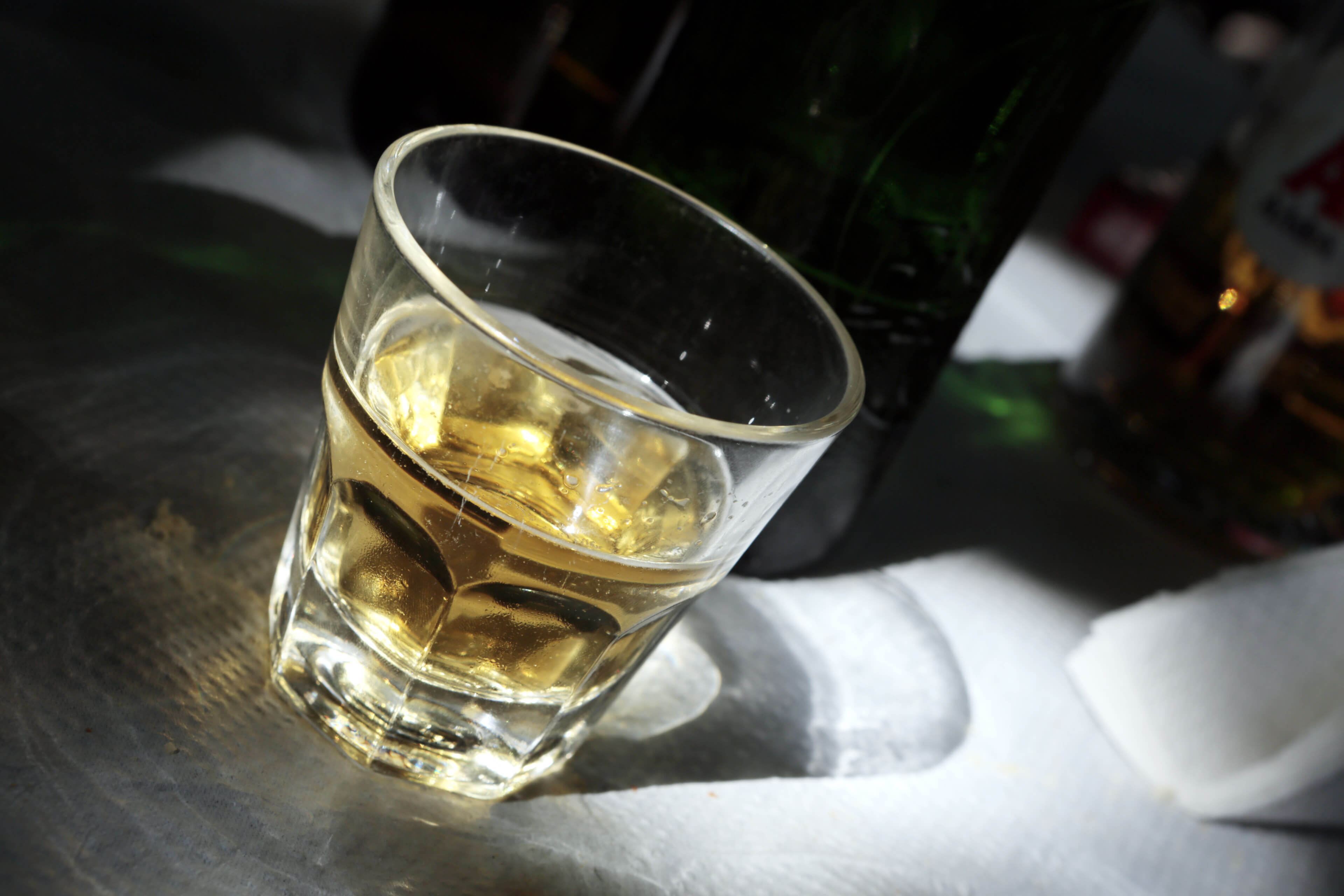 Πρέβεζα: Πυροβολισμοί και 3 τραυματίες έξω από μπαρ