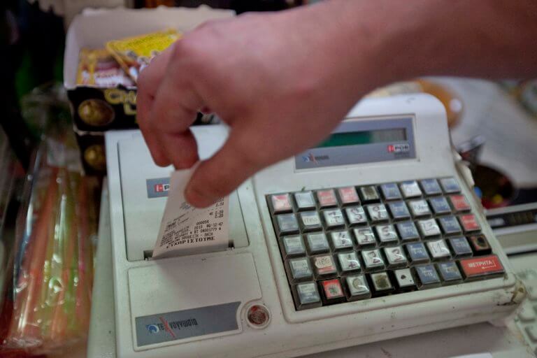 Λάρισα: Δεν ήθελε να κόψει απόδειξη γιατί της έκανε «δώρο» τη… σακούλα! | Newsit.gr Λάρισα: Δεν ήθελε να κόψει απόδειξη γιατί της έκανε «δώρο» τη… σακούλα! | Newsit.gr