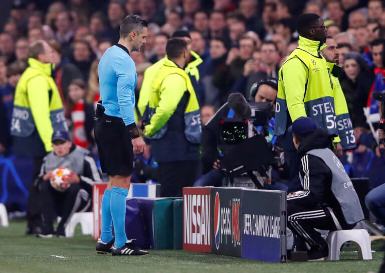 UEFA: Εξηγήσεις για το VAR στο Άγιαξ – Ρεάλ! pic | Newsit.gr UEFA: Εξηγήσεις για το VAR στο Άγιαξ – Ρεάλ! pic | Newsit.gr