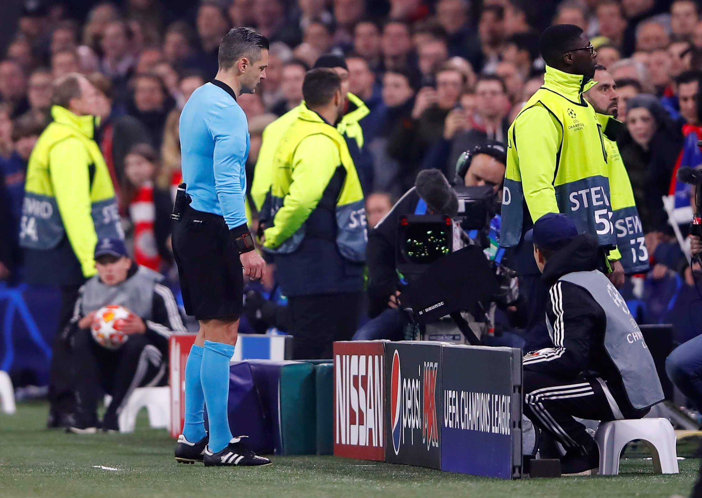 UEFA: Εξηγήσεις για το VAR στο Άγιαξ – Ρεάλ! pic