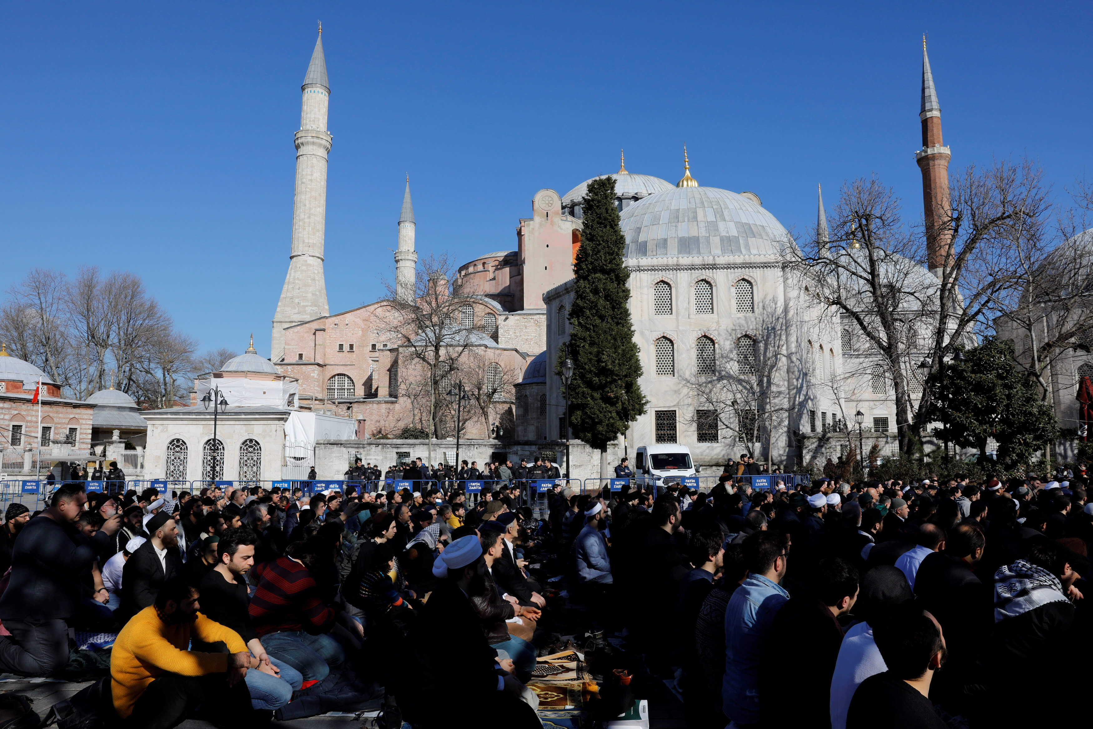 Τουρκική πρόκληση στην Αγιά Σοφιά! “Σπάστε τις αλυσίδες και κάντε την τζαμί” – video