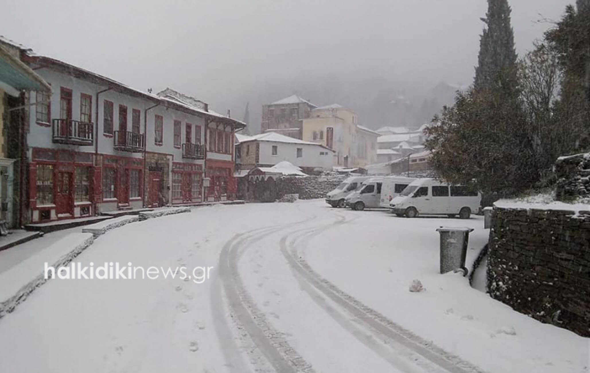 Καιρός: Αποκλεισμένο στα χιόνια το Άγιο Όρος – Το λευκό κυριαρχεί στις πανέμορφες εικόνες [pics]