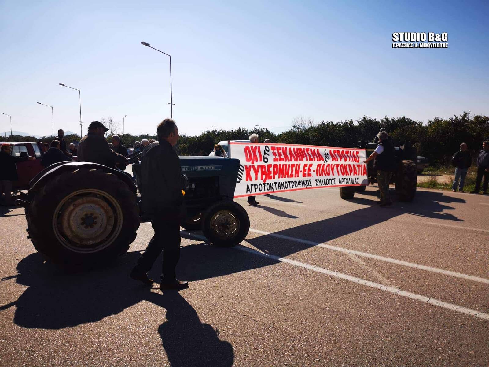 Οι αγρότες της Αργολίδας Απέκλεισαν την Ε.Ο. Ναυπλίου – Μυκηνών [pics]