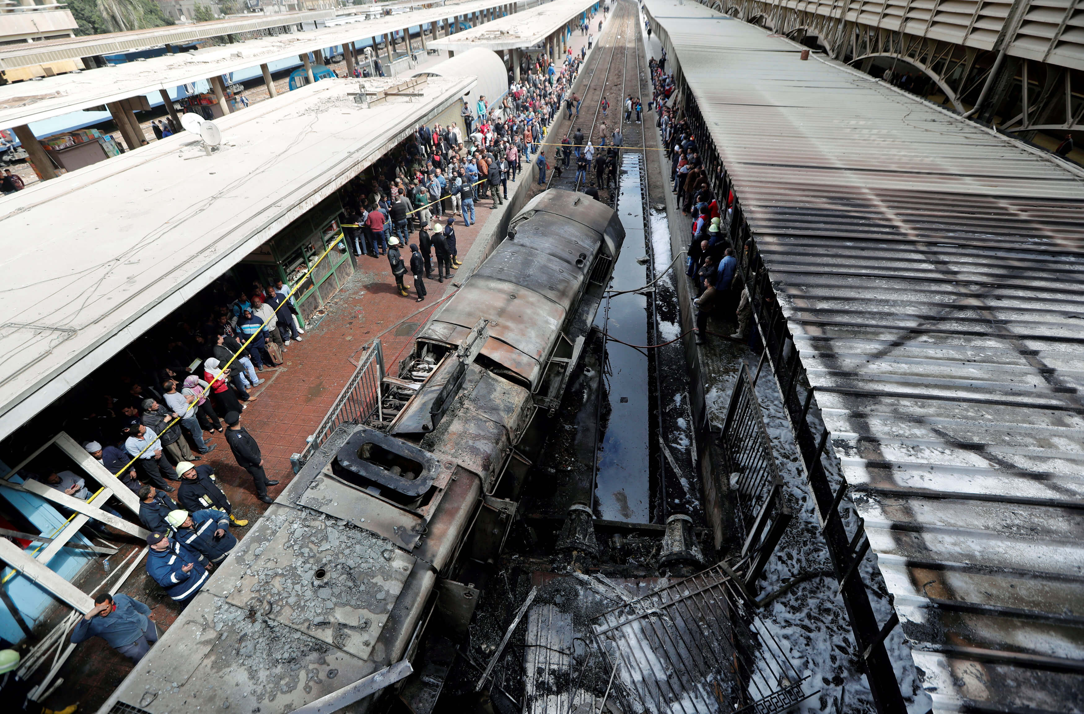 Κάιρο: 20 οι νεκροί στον σιδηροδρομικό σταθμό – Παραιτήθηκε ο υπουργός Μεταφορών – video