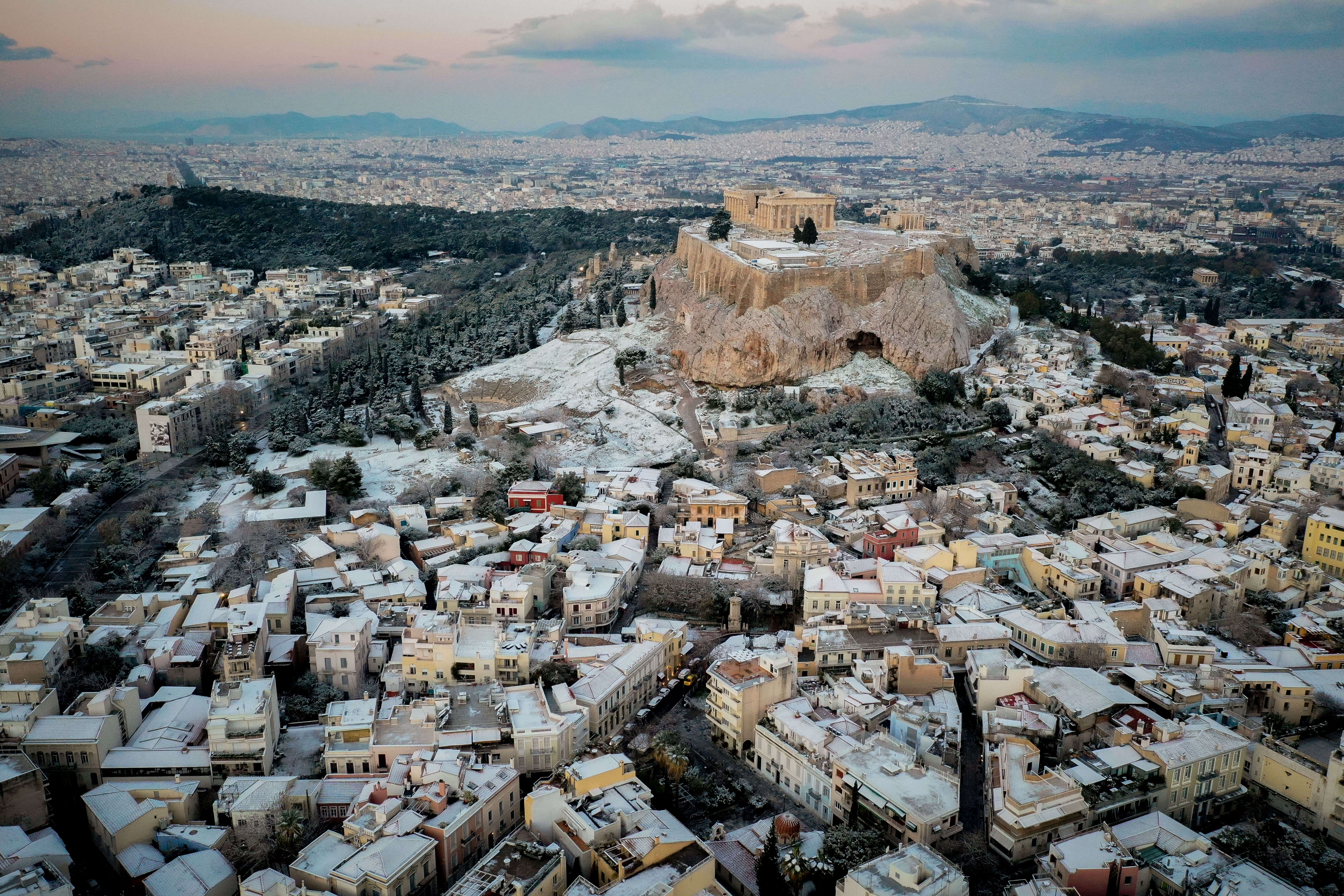 Στο “μικροσκόπιο” οι συντελεστές δόμησης γύρω απ’ την Ακρόπολη