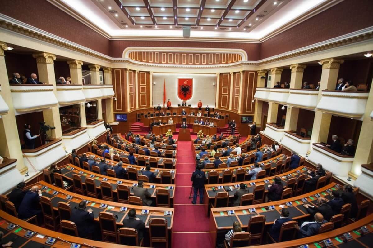 Η Αλβανία επικύρωσε το πρωτόκολλο ένταξης της Βόρειας Μακεδονίας στο ΝΑΤΟ