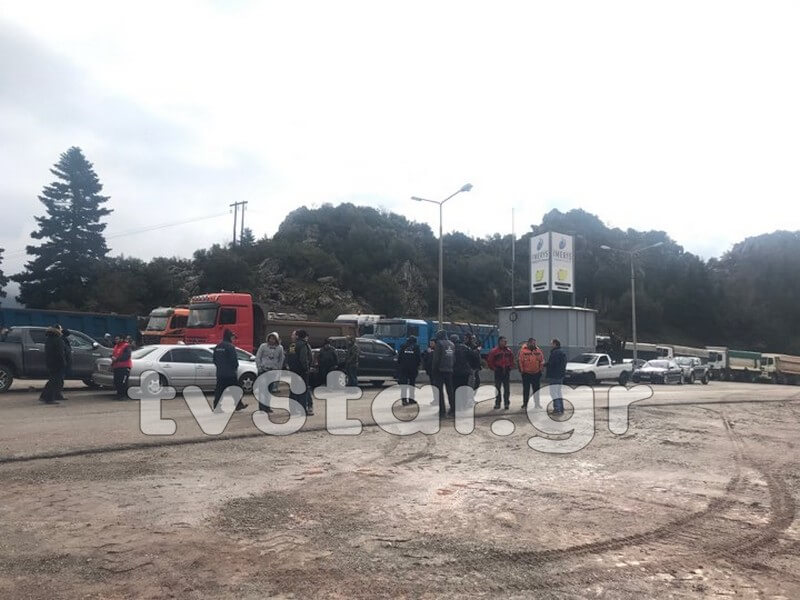 Άμφισσα: Ένταση σε διαμαρτυρία οδηγών φορτηγών – video, pics