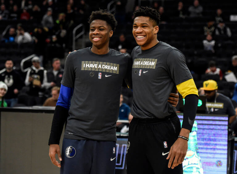 NBA: Φοβερό βίντεο! Ο Κώστας Αντετοκούνμπο στα… χνάρια των Γιάννη και Θανάση | Newsit.gr NBA: Φοβερό βίντεο! Ο Κώστας Αντετοκούνμπο στα… χνάρια των Γιάννη και Θανάση | Newsit.gr