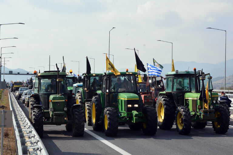 Οι αγρότες έκλεισαν την εθνική οδό στα Τέμπη αλλά… μόνο για λίγα λεπτά | Newsit.gr Οι αγρότες έκλεισαν την εθνική οδό στα Τέμπη αλλά… μόνο για λίγα λεπτά | Newsit.gr