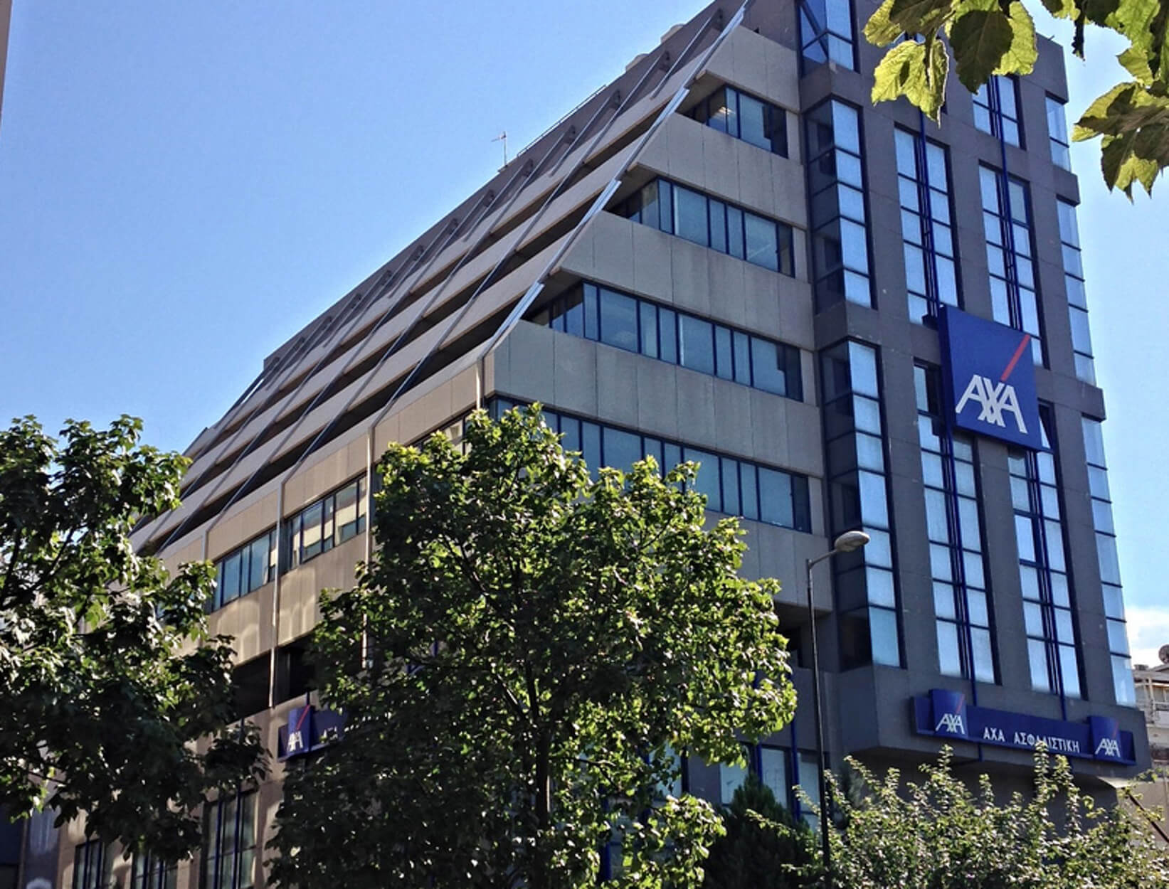 Επίθεση στα γραφεία της ΑXA Ασφαλιστικής στην Μιχαλακοπούλου