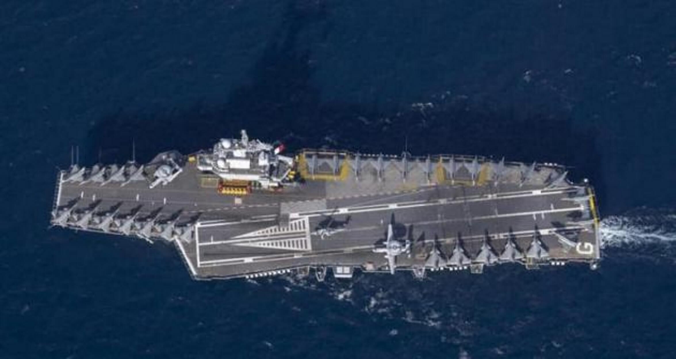 Το αεροπλανοφόρο Charles De Gaulle βγήκε “βόλτα” στη Μεσόγειο οπλισμένο σαν αστακός!