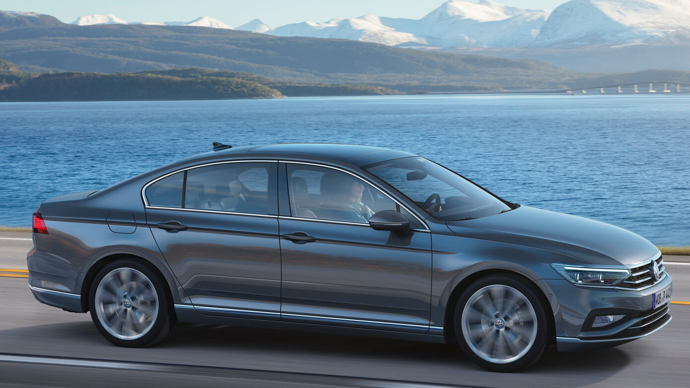 H VW ανανέωσε το Passat και βελτίωσε την υβριδική του έκδοση [vid]