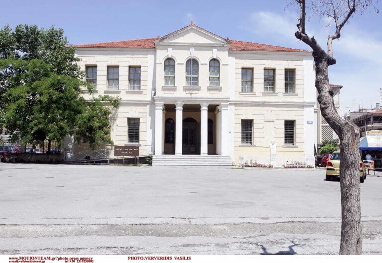 Βέροια: Πυροβολισμοί στο δικαστικό μέγαρο – Σφαίρα καρφώθηκε στην οροφή εισαγγελικού γραφείου! | Newsit.gr Βέροια: Πυροβολισμοί στο δικαστικό μέγαρο – Σφαίρα καρφώθηκε στην οροφή εισαγγελικού γραφείου! | Newsit.gr