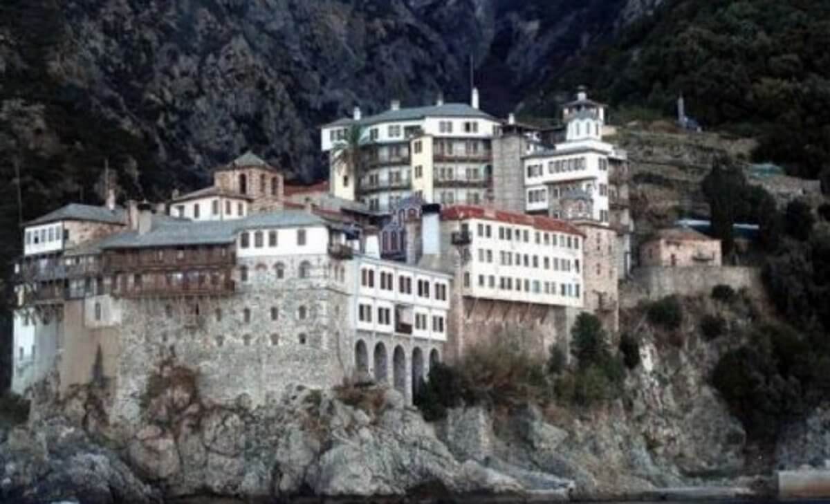 Συγκλονιστικό! Ο Καθηγούμενος, με οδήγησε μπροστά σε μια εικόνα: «Αυτός είναι ο γέροντας πού σου παρουσιάστηκε;»