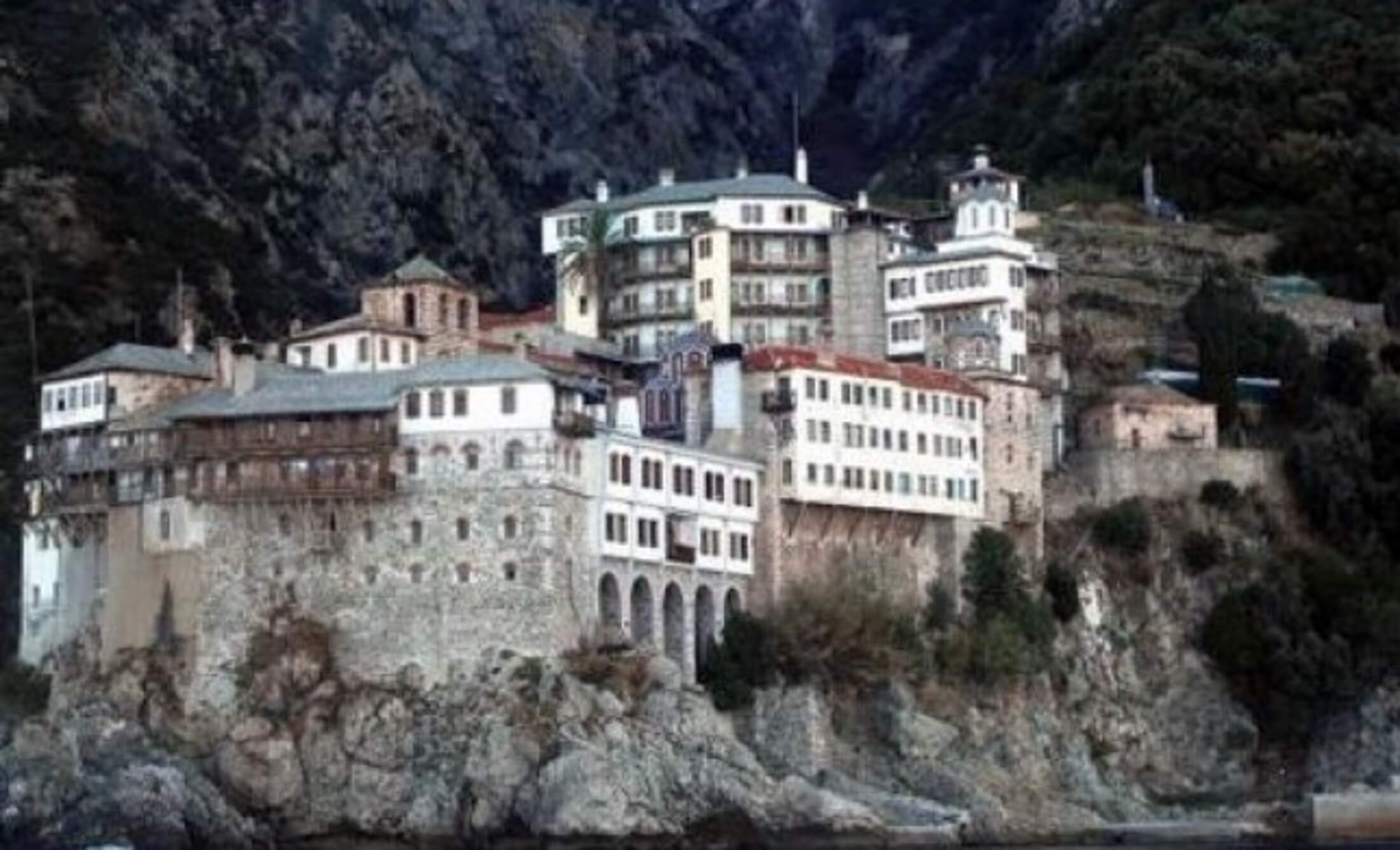 Συγκλονιστικό! Ο Καθηγούμενος, με οδήγησε μπροστά σε μια εικόνα: «Αυτός είναι ο γέροντας πού σου παρουσιάστηκε;»