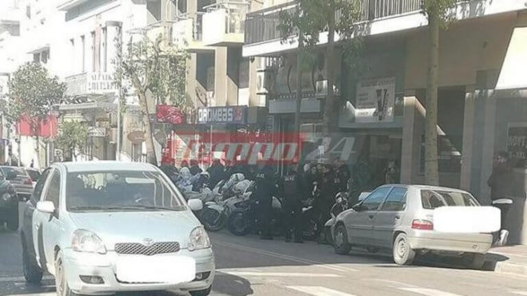 Συγκέντρωση αντιεξουσιαστών έξω από το Διοικητικό Εφετείο της Πάτρας | Newsit.gr Συγκέντρωση αντιεξουσιαστών έξω από το Διοικητικό Εφετείο της Πάτρας | Newsit.gr