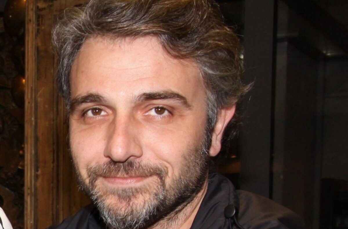 Φάνης Μουρατίδης: «Με έκανε ρόμπα σε όλη την τράπεζα! Μου είπε… θα έπρεπε να ντρέπεστε, δεν σέβεστε…»