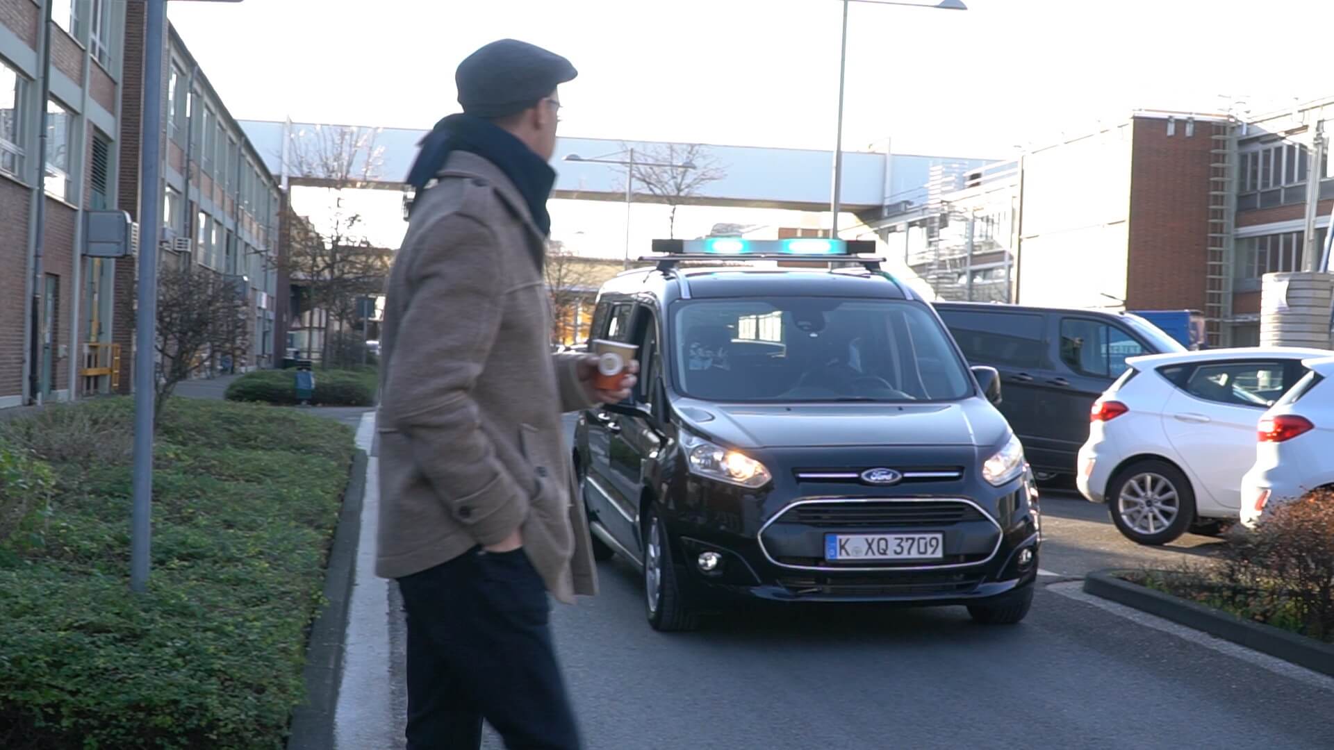 Ford: Επικοινωνία πεζών με αυτόνομα οχήματα μέσω οπτικών σημάτων [vid]