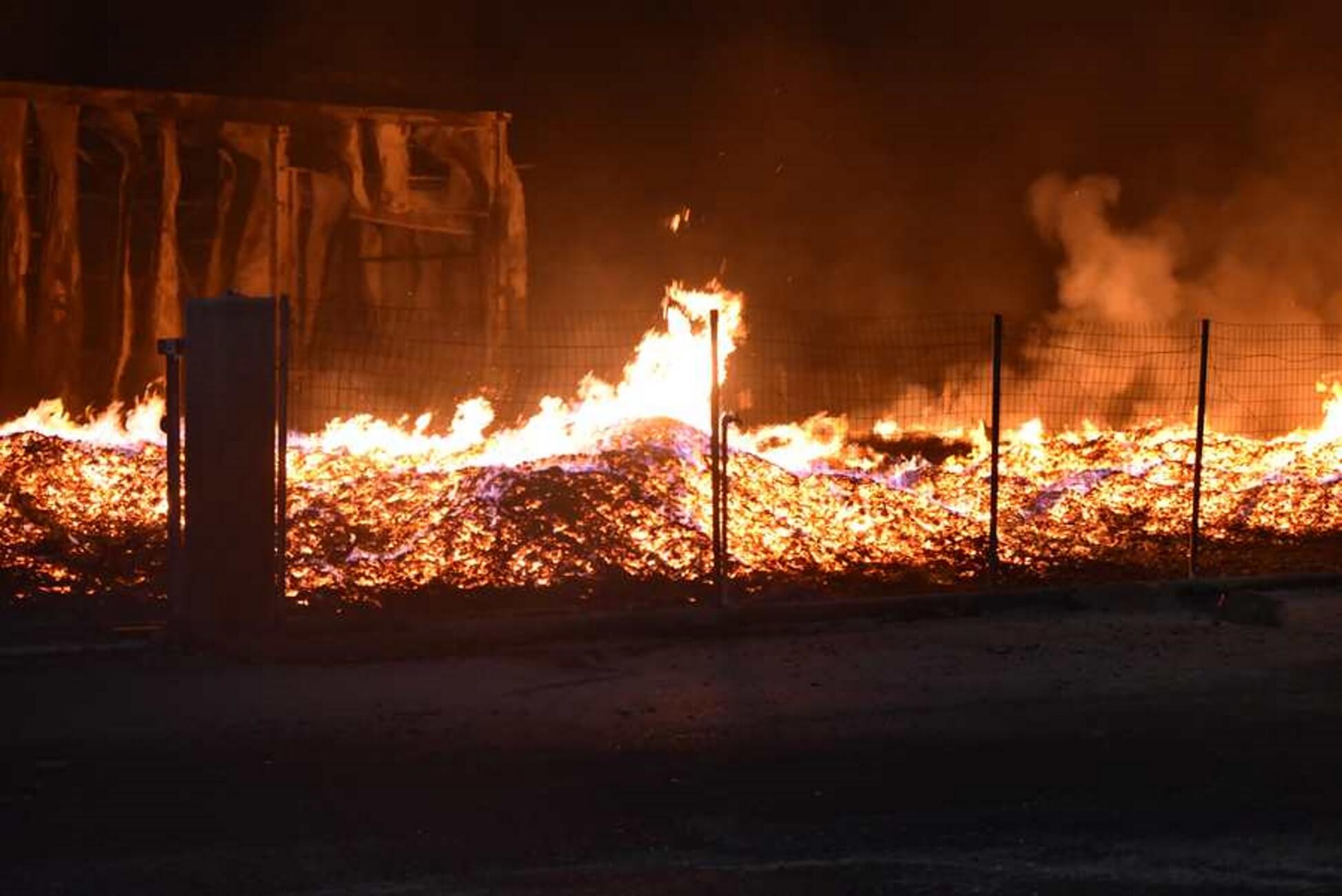 Λάρισα: Φωτιά έκανε στάχτη το εργοστάσιο ξυλείας – Το διπλό χτύπημα στον ιδιοκτήτη του [pics, video]