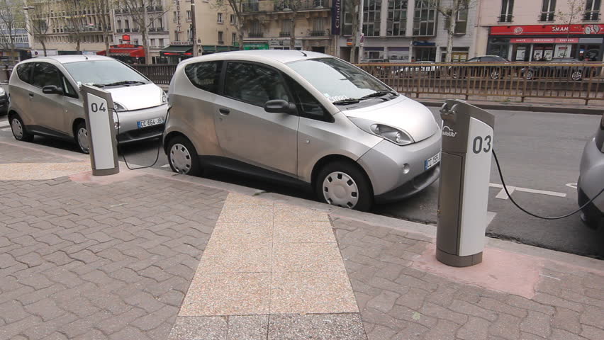 Η Γαλλία επενδύει 700 εκατ. ευρώ σε μπαταρίες ηλεκτροκίνητων αυτοκινήτων