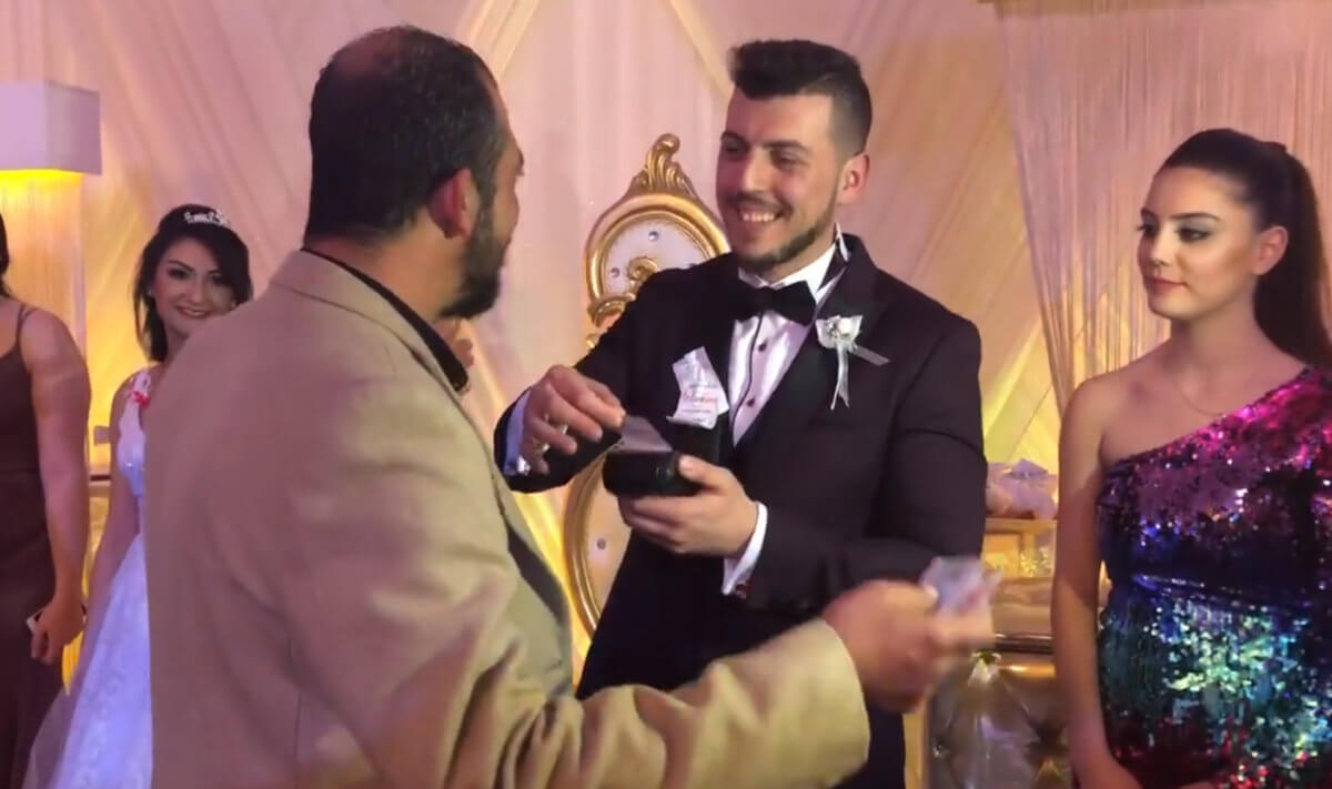 Κύπρος: Νεόνυμφοι δέχονταν δώρο γάμου… σε δόσεις μέσω POS! – video