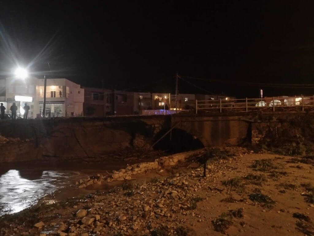 Καιρός: Κατέρρευσε κι άλλη γέφυρα στην Κρήτη! “Κόπηκε” η παλιά Εθνική Οδός στο Ρέθυμνο
