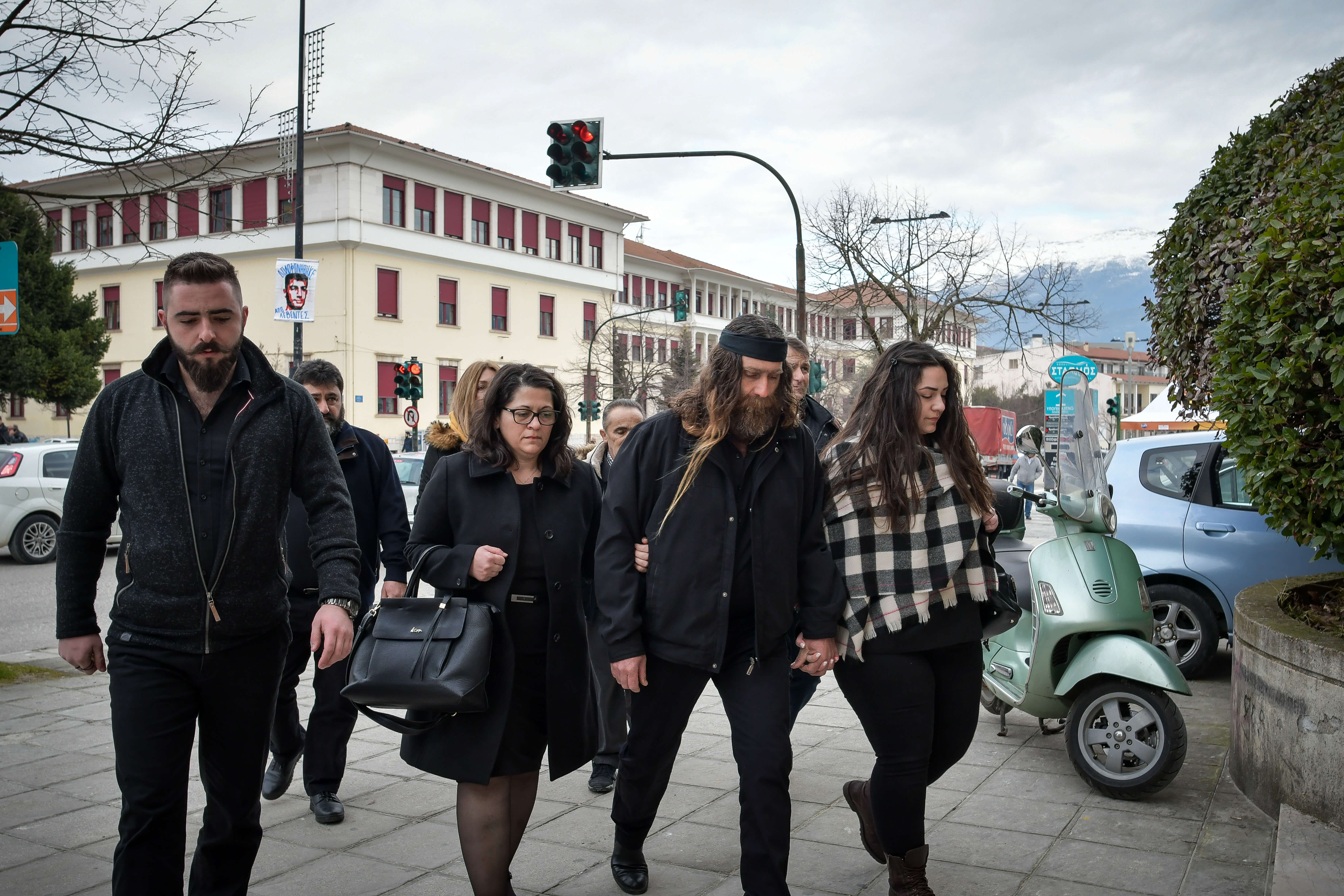 Βαγγέλης Γιακουμάκης: Ξέσπασε σε κλάματα ο πατέρας του – Οι απουσίες και η διακοπή στη δίκη