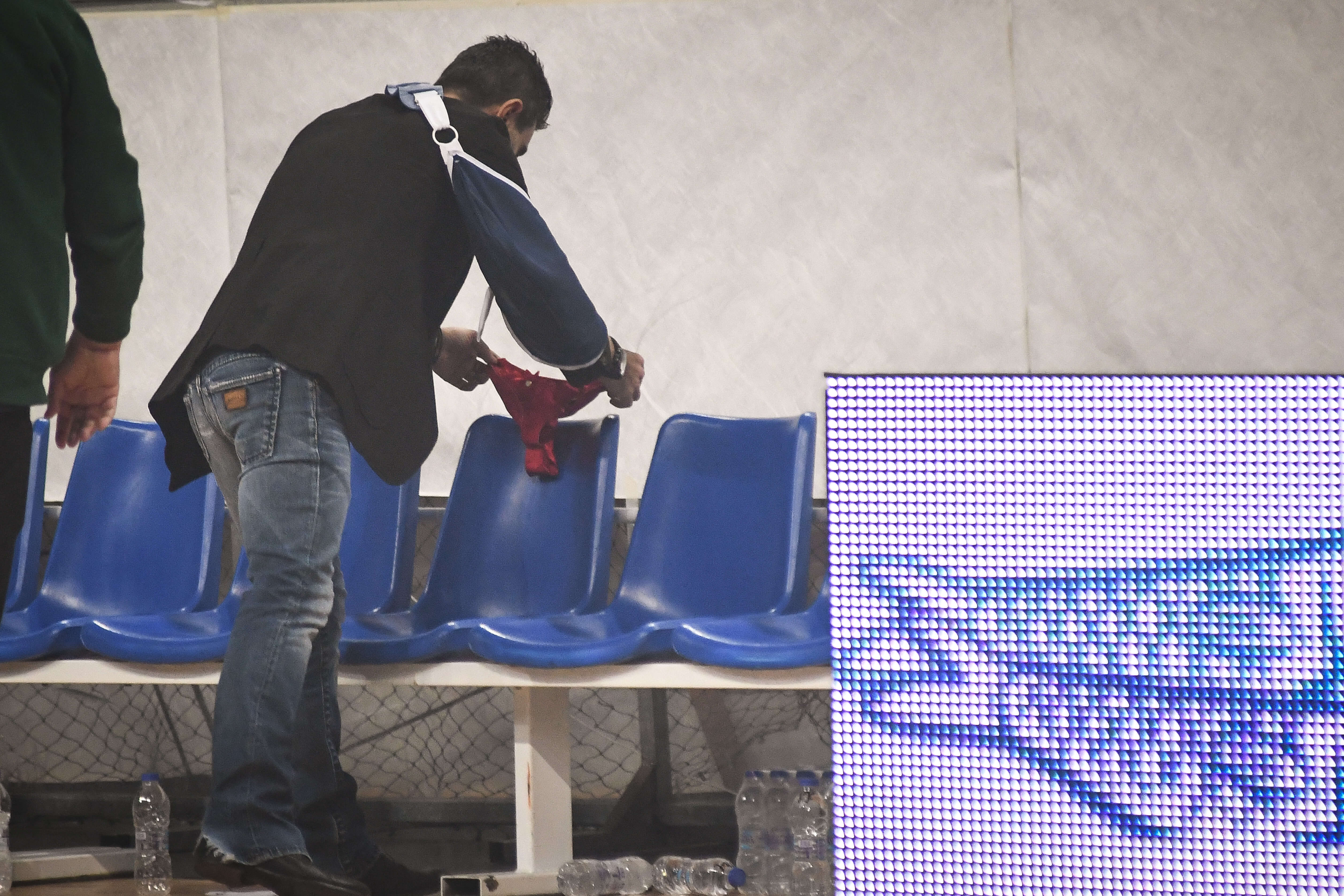 Παναθηναϊκός – Ολυμπιακός: Ο Γιαννακόπουλος άφησε κόκκινο… στρινγκ στον “ερυθρόλευκο” πάγκο! [pics]