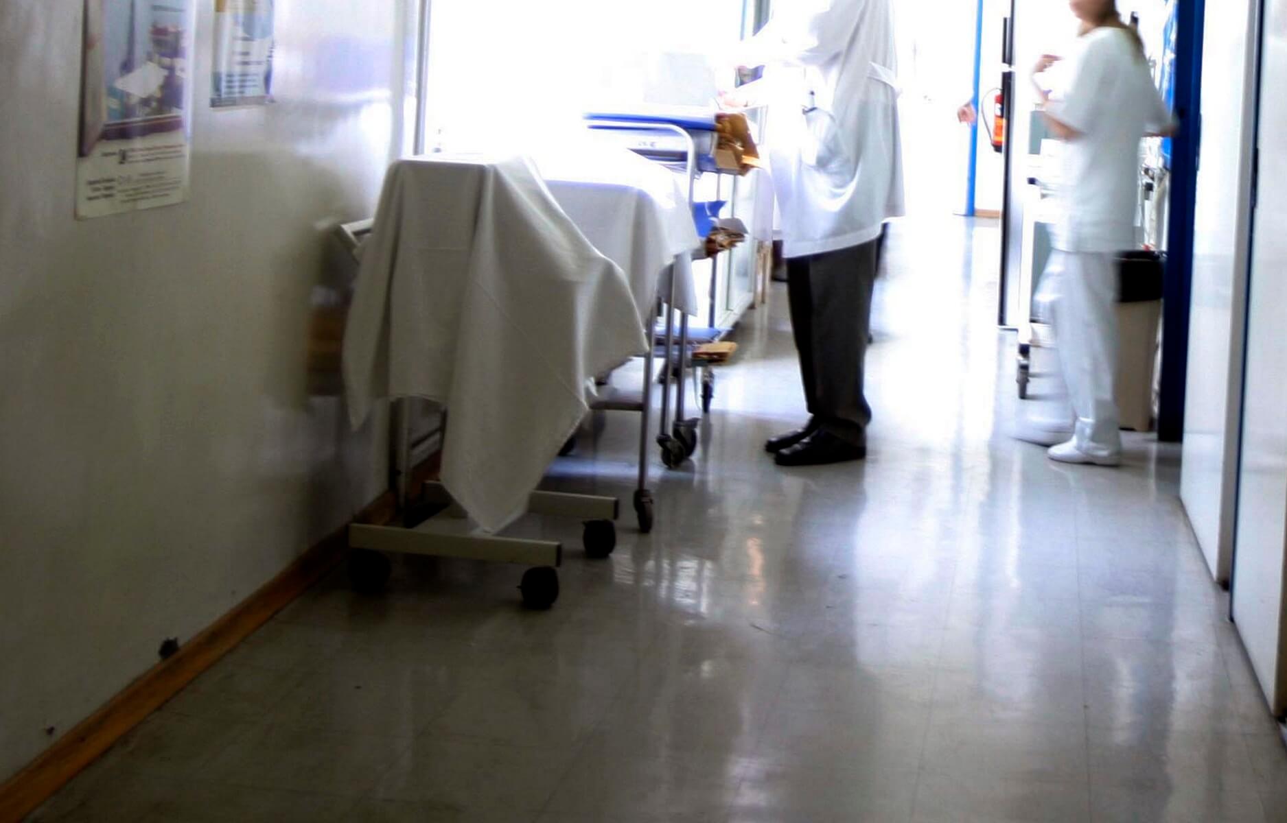 Ανοχύρωτοι στη γρίπη! “Κανείς δε φοράει μάσκα στο νοσοκομείο” – “Εμβόλια ούτε για δείγμα”!