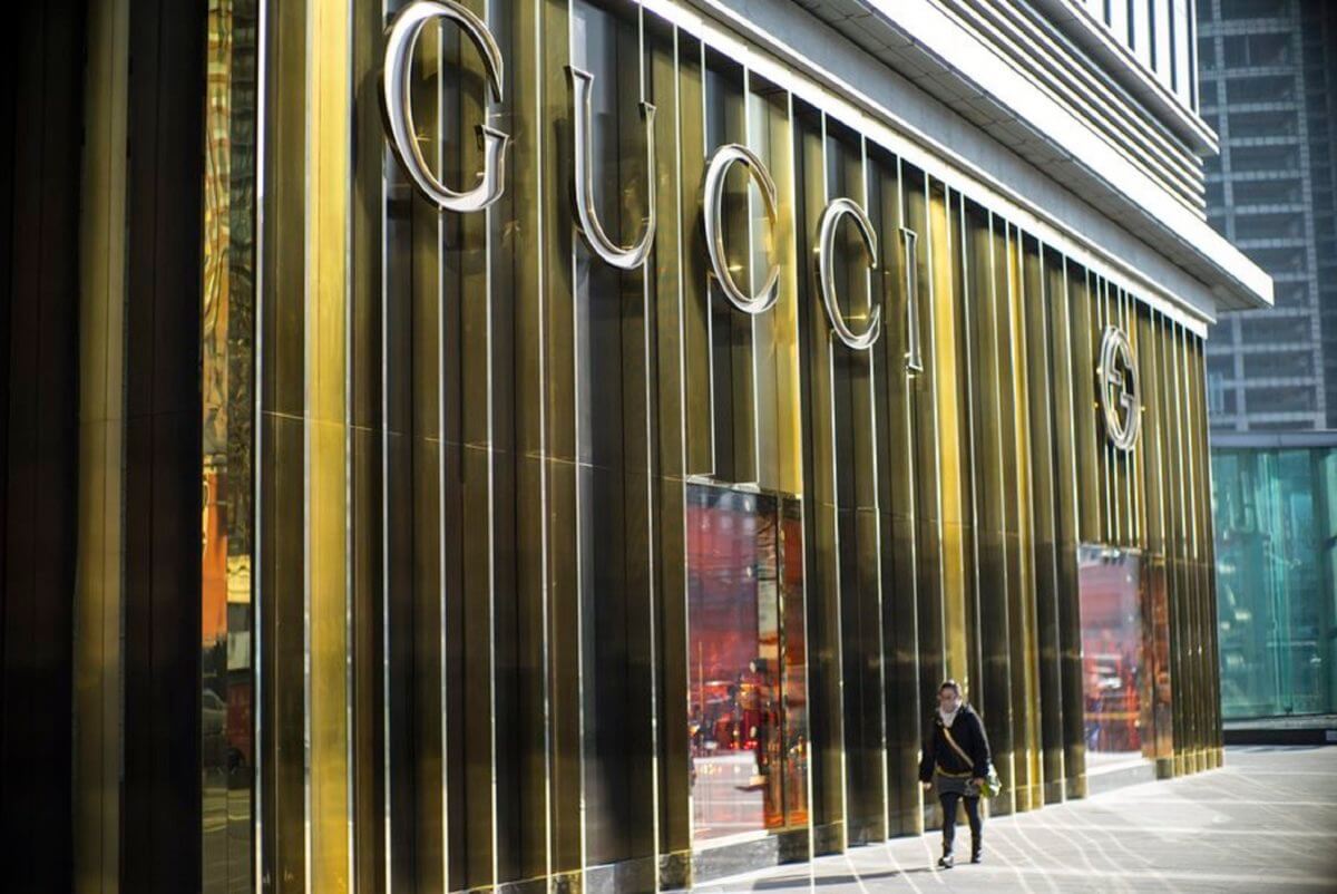 Ποιο ρούχο αποσύρει η Gucci γιατί κρίθηκε ρατσιστικό – Συγγνώμη ζητά η εταιρεία